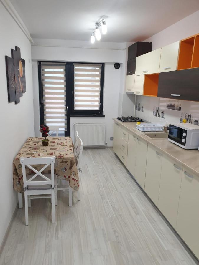 Topaz Central Apartment Bacău Buitenkant foto